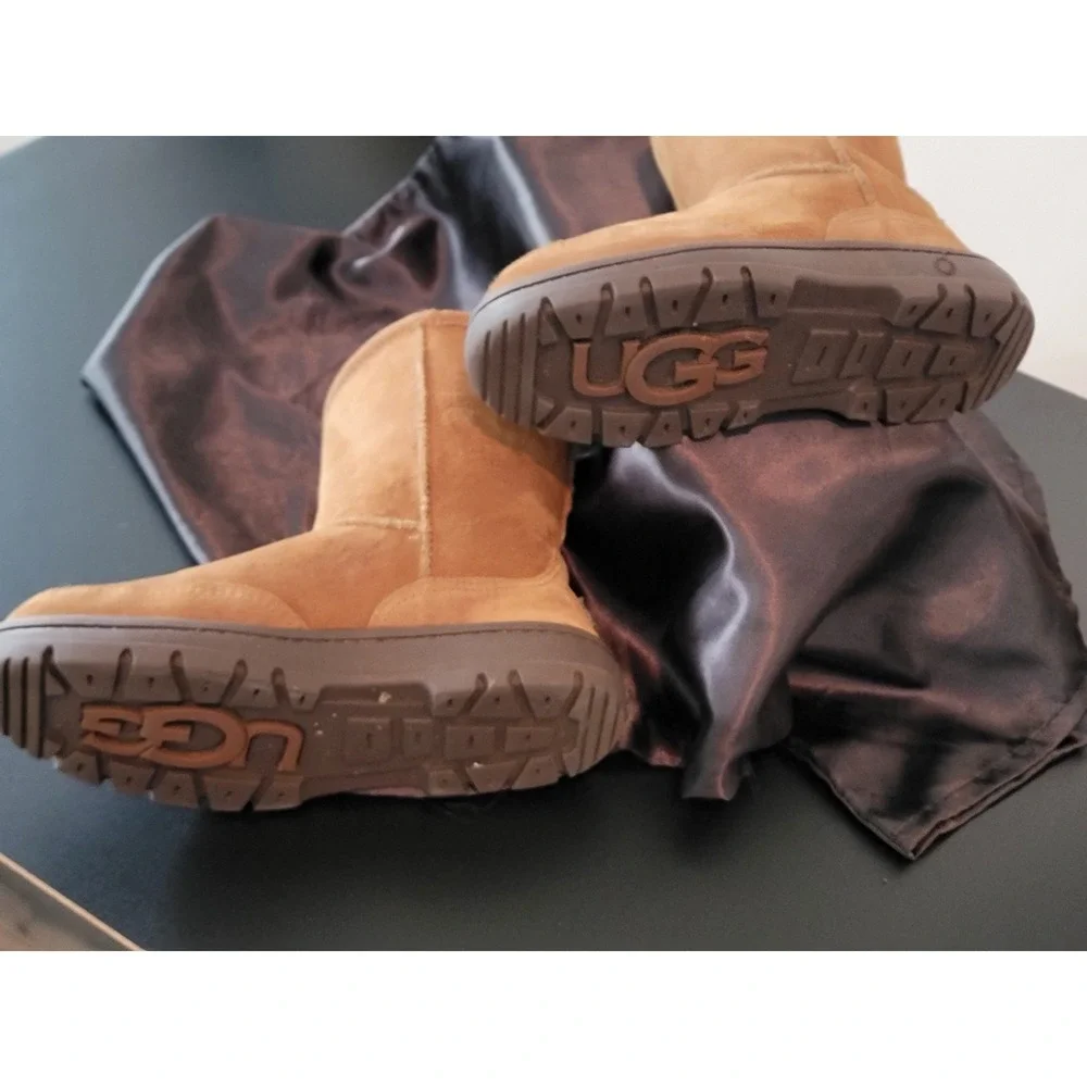 UGG Australia Classic Short Chestnut Suede Sheepskin Boots Brown Women Lug Sole